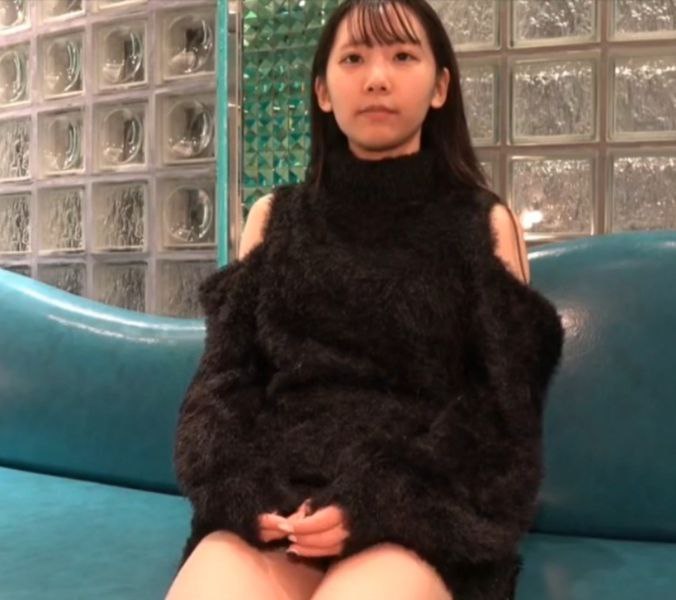 新人下海网红小骚货！照着镜子道具自慰！项圈情趣链子，玻璃棒抽插骚穴，双指插入猛扣